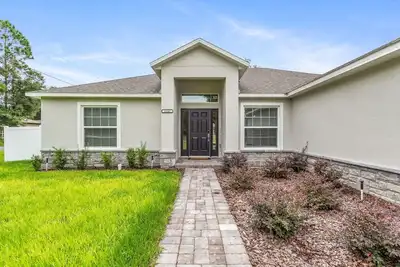 Image de Horsey Hideaway Professionally Decorated - ready for your group or family!