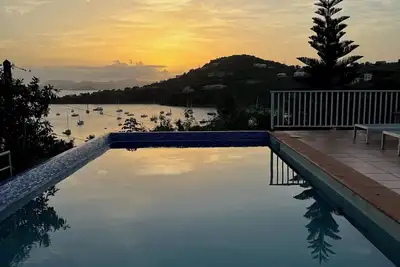 Image de New rental, Newly Renovated 3br/2ba - open main room/beautiful view/large pool