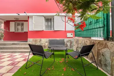 The Red House - 3br with Private Terrace