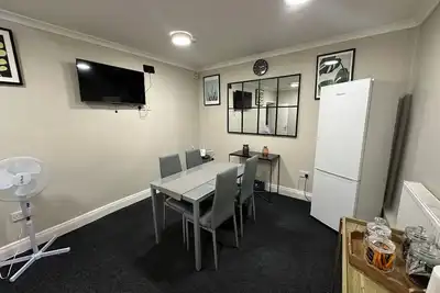 Image de Cosy and Well Located 2- Bedroom Apartment
