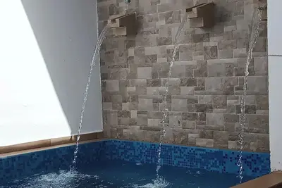 Image de Linda casa con alberca y cascada. \n\n