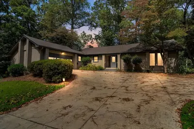 Charming 3 Beds/2 Baths/Near LakeLanier 4 FUNtimes