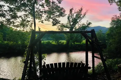 Image de River view, beautiful, peaceful, private 2 bed/2 bath. 20 miles to Ashville