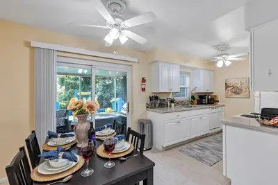 Image de Cozy 4/3, Patio, King Bed, Bunk Room + Water Park!