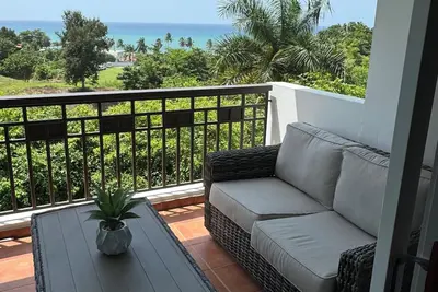 Image de Oceanfront Paradise: Completely Renovated Stunning Condo with Breathtaking Views