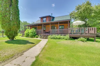 Image de Michigan Cabin w/ On-Site Fishing Pond & Deck