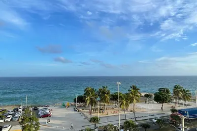 Image de 2-Br Beachfront Oasis with Pool & Vibrant Nightlife