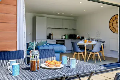 Bay Waves - C4 - Deux Chambres Appartement, Couchages 4
