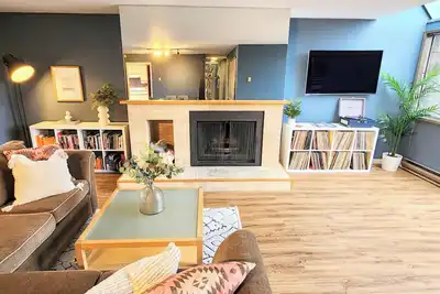 Image de The Skyline Suite l S. Granville Penthouse w patio & parking