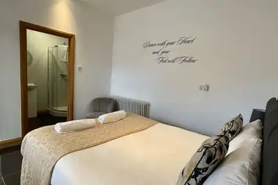 Image de Famille-de Luxe-Sdb privée avec douche-Vue sur la cour-The Barn