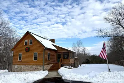 Image de 9 Oaks Log Cabin of Brown County