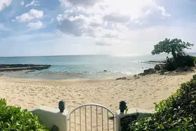 Image de 7mile Beachfront Apartment, Beautiful Sea and sunset views