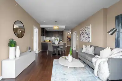 Image de Centrally Located Newer Condo, 2 bed, 2 full bath, 2 dens