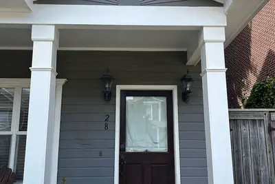 Image de New listing 1. 5 miles from Historic Square & Stadium 2 Bed  2 1/2 bath townhome