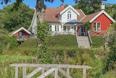 Image de Gorgeous home in Homborsund with kitchen