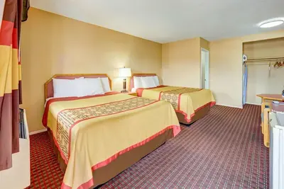 Image de Two Queen Bed Room, Scottish Inns Ashland, Right Off Interstate 5, Free Parking