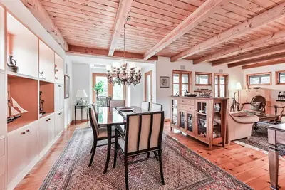 Image de Live the serenity of island rural life 10 minutes from downtown Toronto.