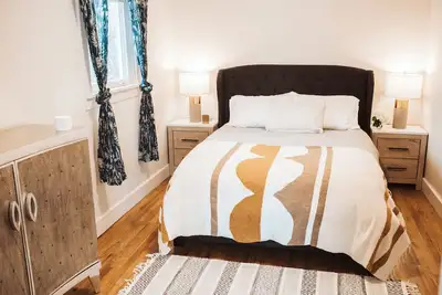 Image de Downtown 5 Bdrm Charming Historic Home
