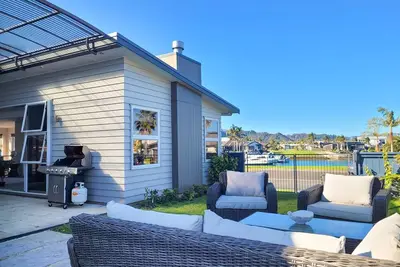 Image de Hosts on the Coast Aquila Sunrise