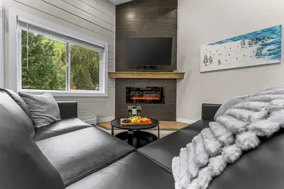 Image de Vail Luxury Condo•Ski Shuttle Steps Away•Sleeps 8