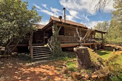 Image de Serenity in the Woods - Beautiful Log Cabin on 2 acres with Ac & WiFi & Xbox