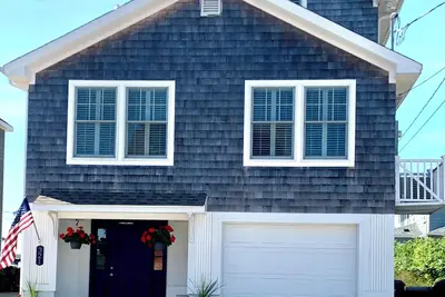 Image de Main Beach Access in Glp! ! Charming 3-Bedroom House with Ac! !