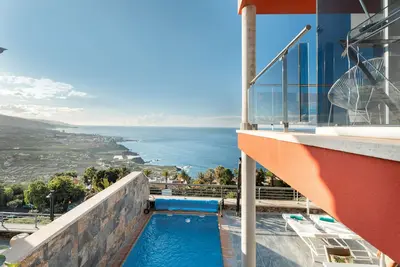 Image de Villa de vacances 'Golden Horizon' avec vue sur la mer, piscine privée et Wi-Fi