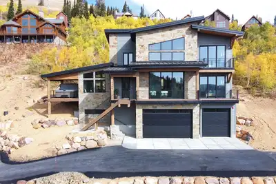 Image de Luxury 5-Bedroom Home at Powder Mountain – Hot Tub, Stunning Views, & More