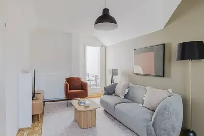 Image de Awesome Neubau 2br w/ Balcony, W/D & Elevator, by Blueground