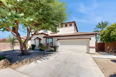 Beautiful house with private pool, pool table and outdoor firepit