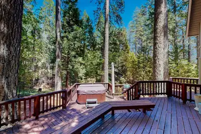 Image de Relaxation Meets Adventure: Comfort & Amenities Await in Arnold, Ca
