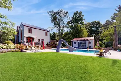 Image de Stunning Lake Michigan Retreat w/ Pool, Hot tub, Grills, Fire pit, on the Beach