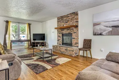 14 Mi to Lucas Oil Stadium: Fire Pit & Yard!