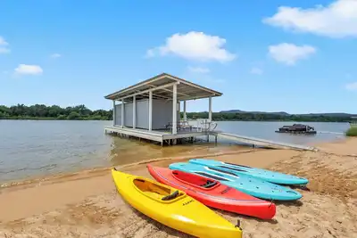 Image de Golden Sands Retreat- lakefront w/beach & gameroom