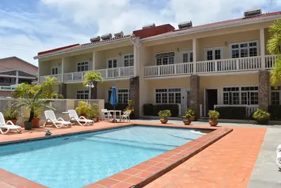 Image de 2-bedroom Gated Oasis with parking and\nPool