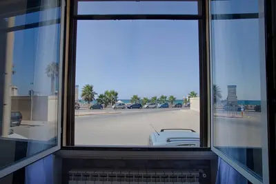 Image de Cozy 75 sqm apartment with sea view, able to accommodate up to 4 people, located on the ground floor (5 steps to access it). The accommodation boasts an enviable position: just 100 meters from the beach, in an area full of shops and services, and less th