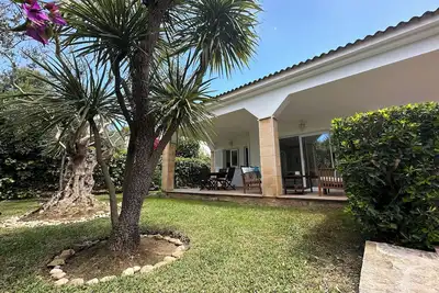 Image de Cody family house with 360-garden and steps from the marvellous beach