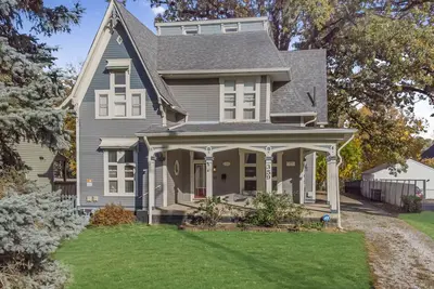 Image de Charming Irvington Duplex | Spacious | Near Downtown