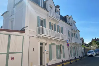 Image de Maison familiale avec jardin. 2 minutes à pied de la plage et du centre ville.
