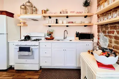 Image de Mins to Stadiums • Spacious & Elegant