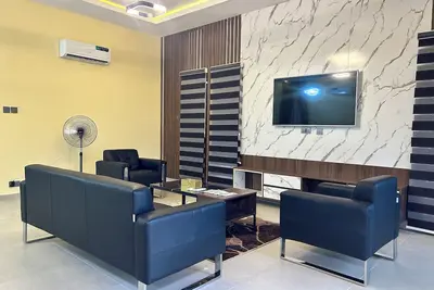 Image de Spacious 3-bedroom apartment with Ac and WiFi in vibrant Wuye Abuja