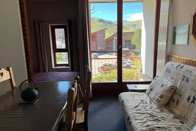 Image de Arc 2000, Fond Blanc, wifi, 7e ét sud, 3 lits pr 4 pers, draps serviettes inclus.