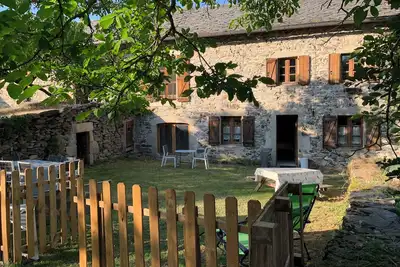 Image de Maison typique auvergnate 2 étoiles\nDomaine Au Vert Gna! Gite Pidgier