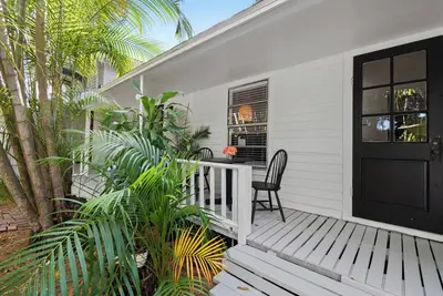 Image de Charming 1-bedroom cottage in a Tropical Setting in West Palm Beach \n