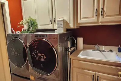 Image de Spacious 4 bedroom house with Ac and WiFi in tranquil Plainview