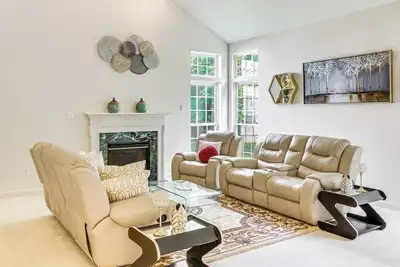 Image de Huge Hagerstown Home w/ Deck ~ 4 Mi to Downtown!