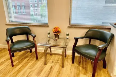 Image de Brand New, Modern Loft Heart of Downtown\n