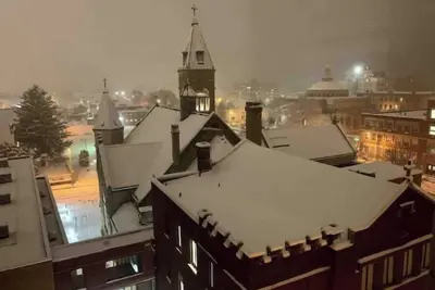 Image de City Center, Spacious Downtown Loft, near I-64