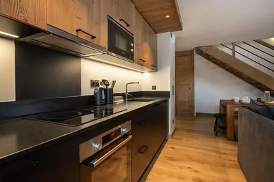 Image de Wifi, piscine, sauna, hammam, terrasse, balcon, parking, télévision, casier à ski, 89-96m², Megève