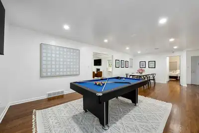 Image de Spacious 6-Bedroom Home Near Ou Campus-Perfect for Game Day!